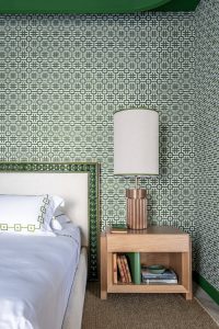 Mesa de cabeceira comporta